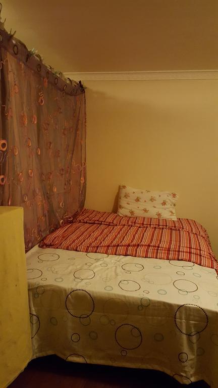 Готель Cherry House & Self Catering Лідс Екстер'єр фото